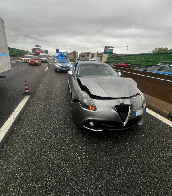 Scontro tra tre veicoli all’altezza di corso Francia in tangenziale