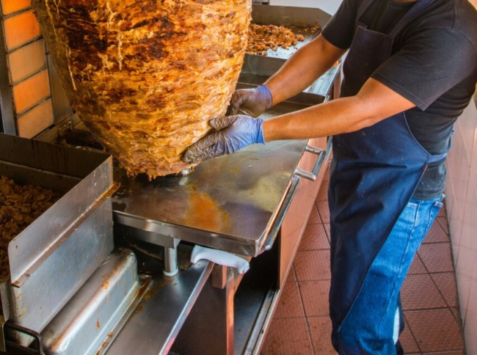 Un “kebabbaro”, un minimarket e un bar sanzionati per oltre 3mila euro
