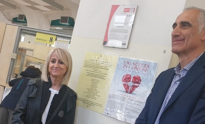 Luciana Littizzetto all’Anagrafe di Torino come testimonial della donazione organi