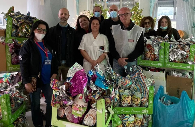 Oltre 300 uova di cioccolato ai bimbi dell’Ospedale Regina Margherita di Torino, la Pasqua solidale delle associazioni