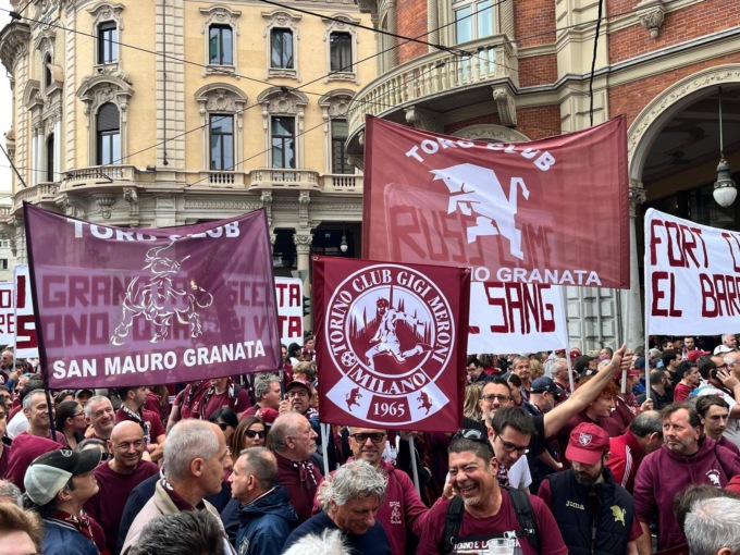 Corteo del 4 maggio: in 20mila per ricordare il Grande Torino tra commozione e rabbia