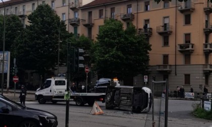 Scontro tra due auto in corso Maroncelli a Torino