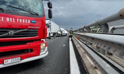 Avigliana, scontro tra due mezzi pesanti in A32: intervento dei vigili del fuoco