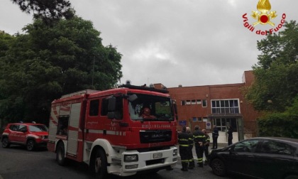 Via Ventimiglia, intervento in corso dei vigili del fuoco all'asilo nido Il Laghetto