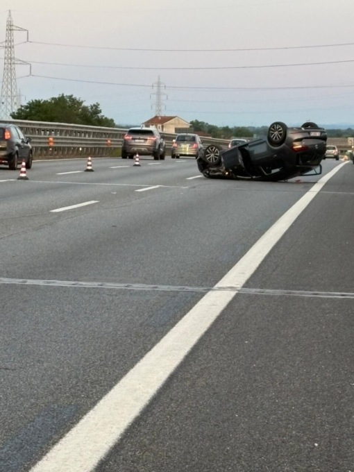 Incidente in tangenziale a Nichelino, due auto ribaltate e 3 feriti