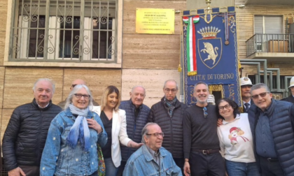 Torino omaggia Fred Buscaglione: una targa in via Bava ricorda il mito dello swing