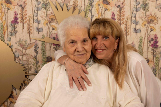 Torino, legami di cuore: ritratti di famiglia in rsa per la festa della mamma