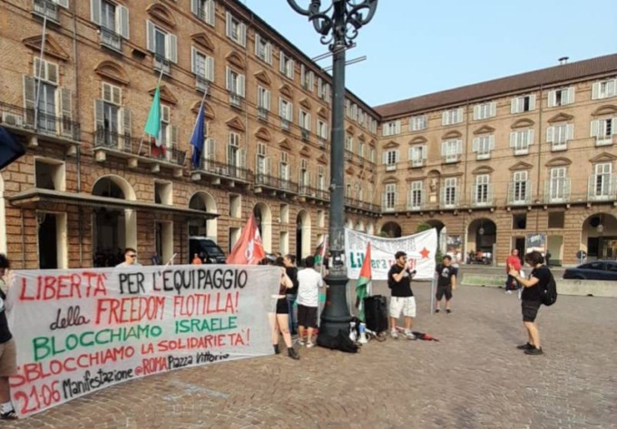 Manifestazione in centro a Torino in sostegno alla Freedom Flotilla