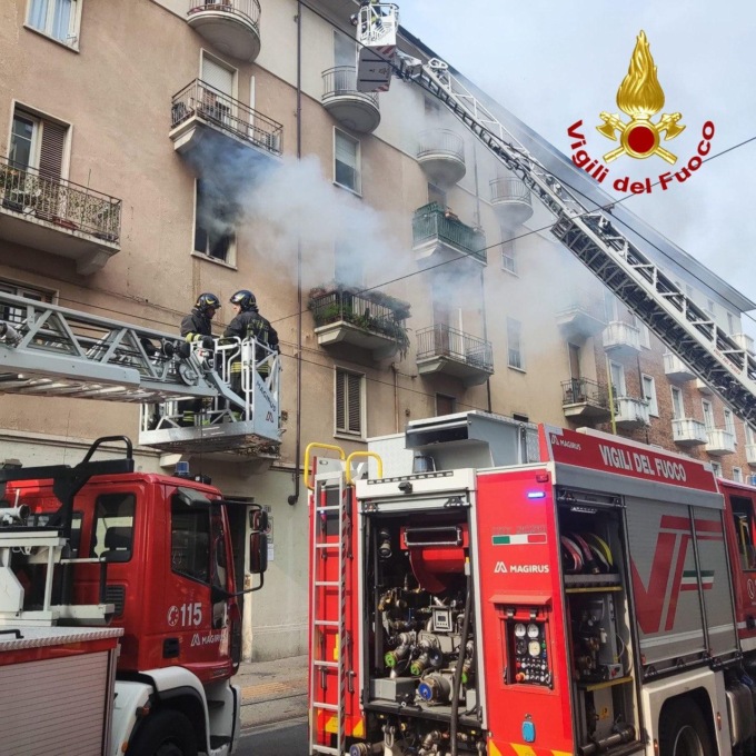Incendio in uno stabile in via Fabrizi a Torino