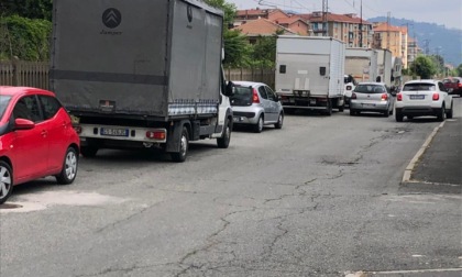 Nichelino, troppi camper in via Giacosa. I residenti: "La via è stretta"