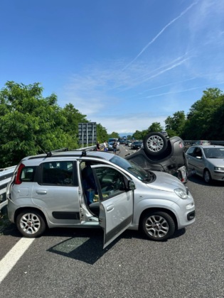 Incidente sul raccordo autostradale Torino-Caselle, all’altezza dell’uscita 2: 4 feriti