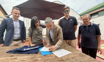Chieri rafforza il suo impegno contro l'inquinamento da plastica, firmato il protocollo d'intesa tra Plastic Free e il Comune