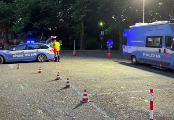 “Stragi del sabato sera”: la polizia di Stato controlla 42 persone e ritira due patenti