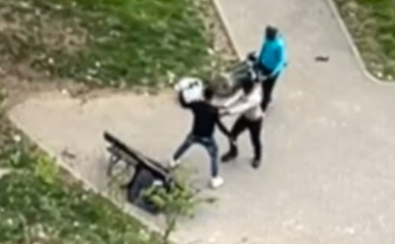 Aurora, i residenti dicono basta: “Chiudete i giardini Madre Teresa la notte”