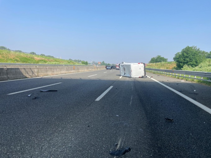 Incidente sulla sopraelevata di Moncalieri, direzione Torino, tra svincolo San Paolo e Torino
