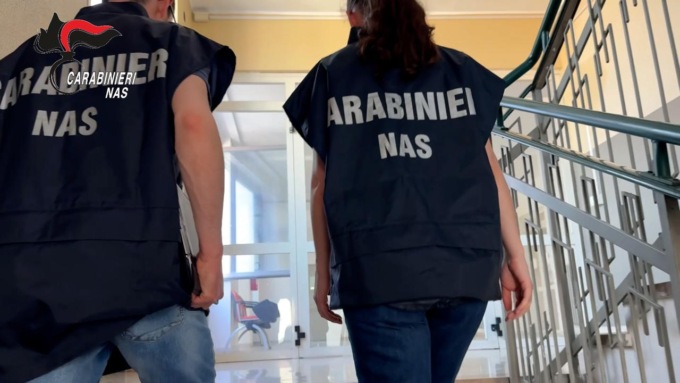 Nella struttura dedicata ai più vulnerabili le violenze erano quotidiane: ai domiciliari sette Oss e uno psicoterapeuta