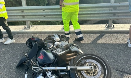Incidente a Stupinigi: motociclista perde il controllo della moto e cade a terra