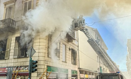 Incendio in un palazzo di corso Giulio Cesare