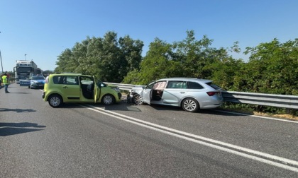 Scontro tra due auto sullo svincolo per la tangenziale del raccordo Torino - Caselle