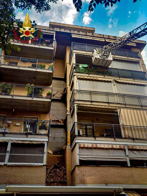 Fuga di gas fa esplodere un appartamento a Collegno, due feriti