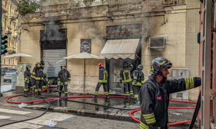 Incendio in una gelateria in via Principi d'Acaja a Torino