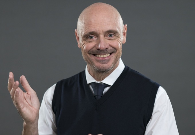 La comicità raffinata di Leonardo Manera a il “Cabaret in piazza!”