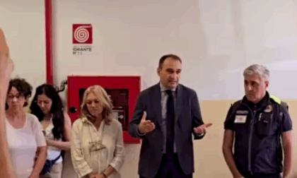 Il sindaco Stefano Lo Russo in visita agli sfollati di via Nizza: "Una tragedia che ha profondamente segnato la nostra comunità"
