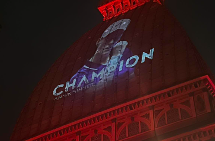 Yannik Sinner vince a Wimbledon, Torino gli dedica una Mole Antonelliana tutta arancione