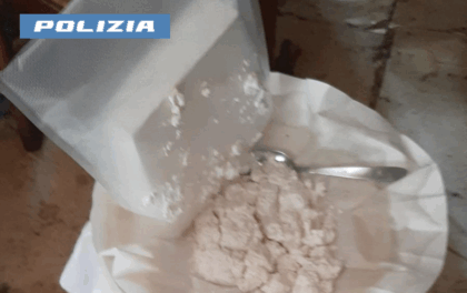 Sequestrati quasi 4 kg di cocaina e hashish e casa dello spacciatore c’era una “raffineria”