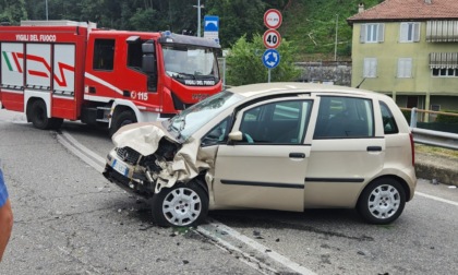 San Mauro Torinese: scontro frontale tra due auto, tre feriti