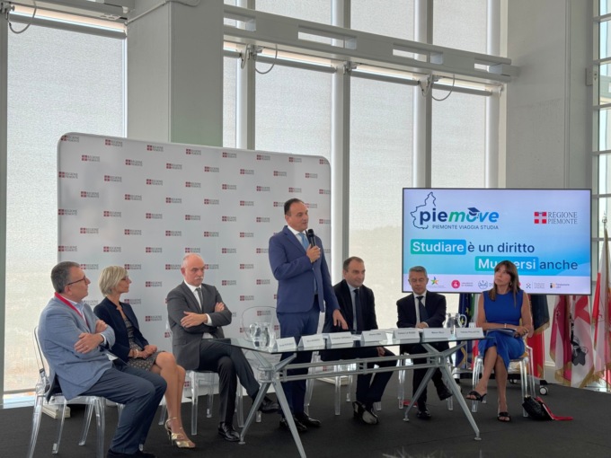 Piemove: da settembre bus e metro gratis per gli studenti universitari under 26