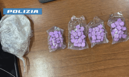 Il calzino, il bocchettone dell'aria condizionata e lo yogurt: tutti i nascondigli per la droga
