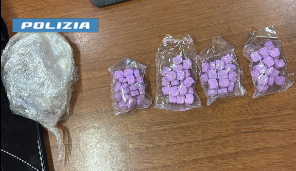 Il calzino, il bocchettone dell’aria condizionata e lo yogurt: tutti i nascondigli per la droga