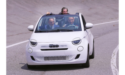 A Mirafiori si apre una nuova fase con la Fiat 500 ibrida, previste 5.000 unità entro il 2025