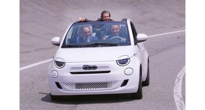 A Mirafiori si apre una nuova fase con la Fiat 500 ibrida, previste 5.000 unità entro il 2025