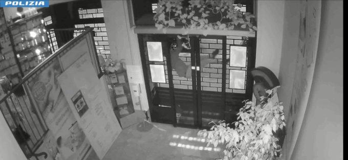 7 spaccate negli esercizi commerciali, arrestato un 34enne