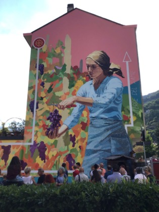 Pomaretto, inaugurato il murale della tradizione