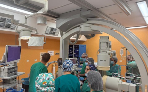 Neonata salvata da gravissima malformazione al fegato con una colla simile all’”Attak”