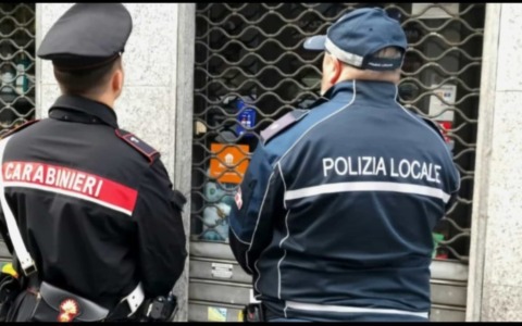 Controlli serali a Nichelino: sanzioni per il mancato rispetto dell’ordinanza vendita alcol e scoppio non autorizzato di petardi
