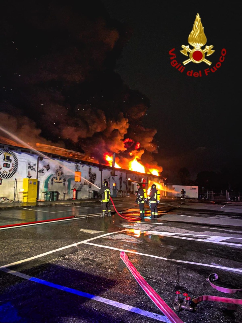 Incendio in una struttura commerciale a Moncalieri