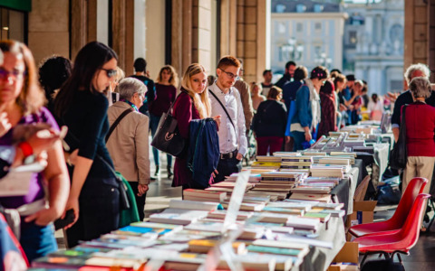 Portici di carta compie 18 anni e torna a snodarsi nel centro di Torino per chilometri di letture, dialoghi e laboratori