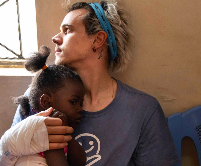“Definisci un bambino”: la risposta poetica dell’influencer torinese Pietro Morello