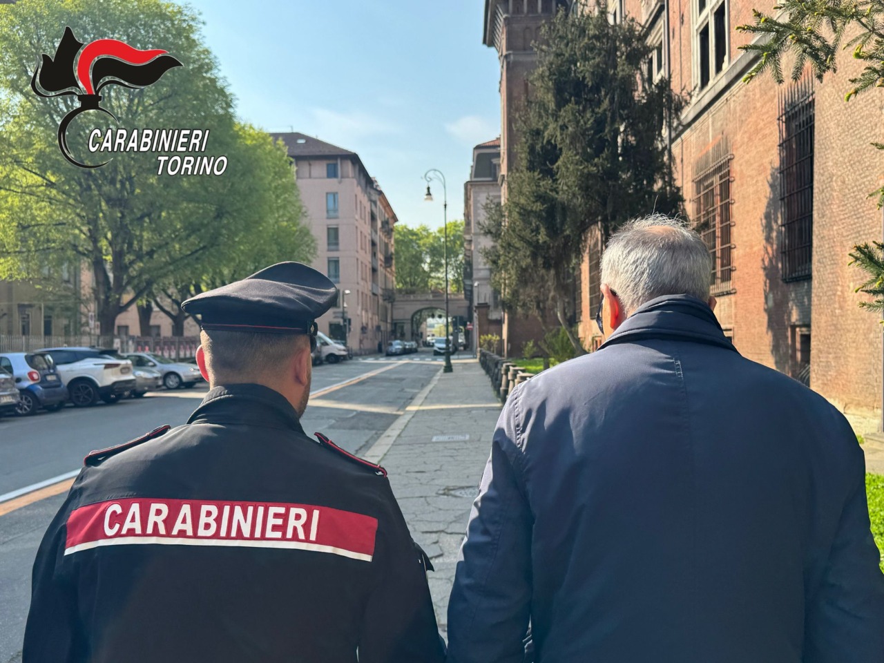 83enne raggirato con la truffa dello specchietto, immediato l’intervento dei carabinieri