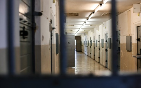 Violenza sessuale e prostituzione minorile: la polizia di Stato esegue una misura cautelare in carcere
