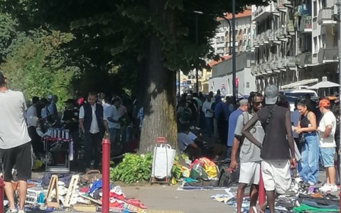 A Lungo Dora invasione di venditori abusivi