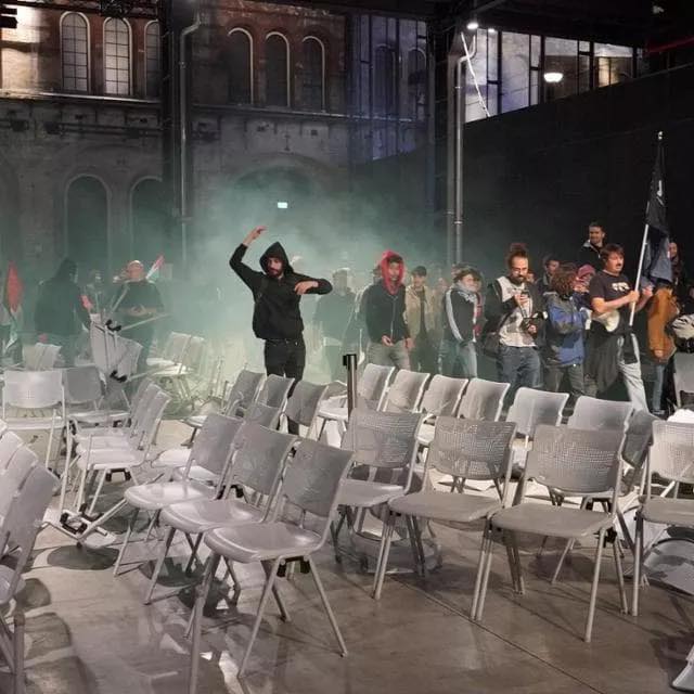 I pro Pal assalgono le OGR: un’irruzione e diversi atti vandalici nella location dell’Italian Tech Week