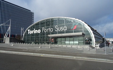 Porta Susa: 23enne senza fissa dimora arrestato per furto con strappo