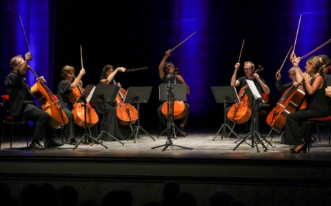“Gli 8 violoncelli di Torino” al Teatro Juvarra