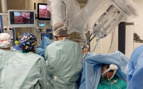 A Torino operato da sveglio grazie al robot e alla realtà virtuale