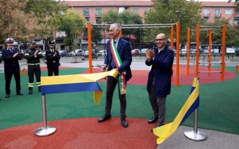 Torino, piazza Galimberti: inaugurata una nuova area con attrezzature per esercizi e attività fisica